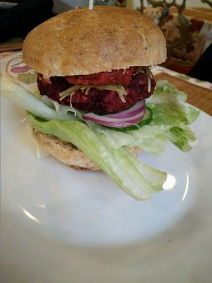 vege burger at Edeni Vegan in Budapest
