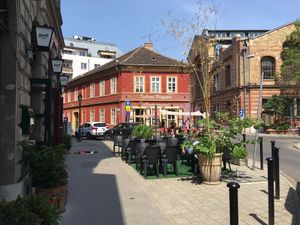 The house is visible as you approach it at Edeni Vegan in Budapest