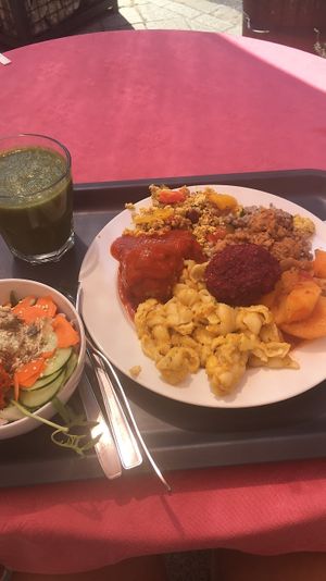 Dish of the day + green juice at Edeni Vegan in Budapest