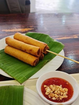 Spring rolls with a sweet chili dip at Soul Organics in Koh Phangan