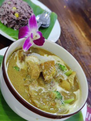 Massaman curry at Soul Organics in Koh Phangan