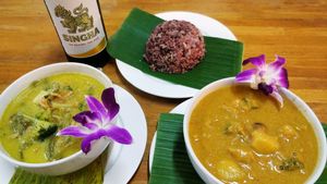 Green curry and Massaman curry at Soul Organics in Koh Phangan