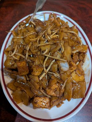 Rice noodles at Teapot Vegetarian House in Redmond