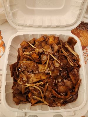 Fried wide noodles at Teapot Vegetarian House in Redmond