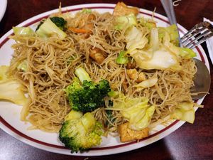 Singapore noodles at Teapot Vegetarian House in Redmond