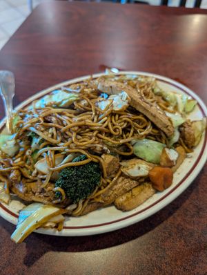 Chicken chow mein at Teapot Vegetarian House in Redmond