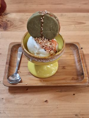 Alfajor (guanabana) com helado at Nativa in Bogota