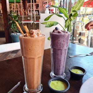 Choclate Smoothie and blue Monster at Lola Valentina in Isla Mujeres