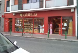 The store is clean and well lighted.
 at Naturalia in Malakoff