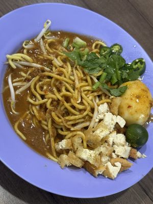   at Ci Wen Vegetarian 慈雲素食 in Northeast Singapore