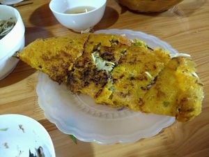 crispy banh xeo at Bo De Quan in Hanoi