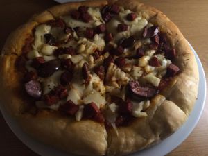 Bacon, black olives and cheese pizza at Rizoma in Barcelona