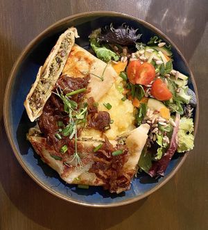 Hausgemachte Maultaschen mit Kartoffelsalat   at Super Jami Kitchen in Stuttgart