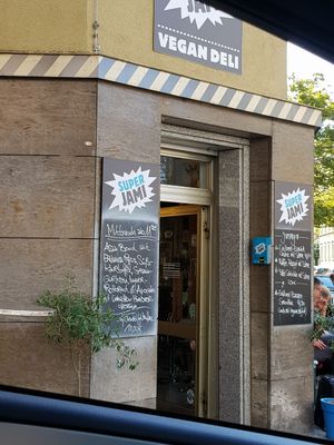 Vietnamese Lemongrass Soup at Super Jami Kitchen in Stuttgart