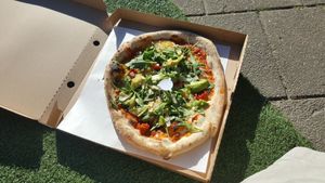 Pizza with tomato sauce, fresh avocado, roasted cauliflower, almonds, lemon and hazelnut dressing. Amazing at Brewers Beer Bar - 3eLång in Gothenburg