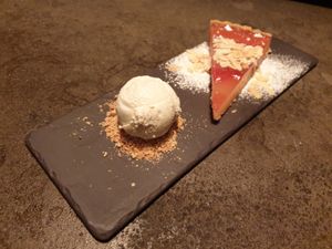 Lemon Tart with Hazelnut icecream at Brewers Beer Bar - 3eLång in Gothenburg