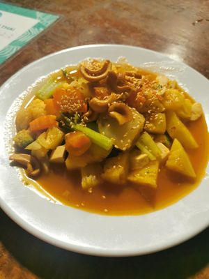 Sweet and sour stir-fry at Green Garden & May Kaidee Cooking School in Bangkok