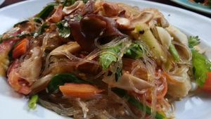 glass noodle veggies at Green Garden & May Kaidee Cooking School in Bangkok