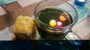 cake and green tea at Open to Bliss Samma Karuna in Koh Phangan