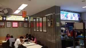 restaurant interior at Hwa Jin Vegetarian 華津素食 in West Singapore