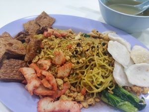 Mala noodles at Hwa Jin Vegetarian 華津素食 in West Singapore