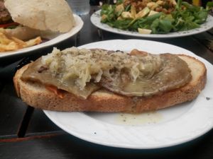 Tosta de seitán (a piece of bread with vegetable meat and vegetables) at El Boca a Boca in Oviedo