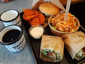 Burger, Wraps, Salat, Pommes mit Dip at Swing Kitchen - Schottenfeldgasse in Vienna