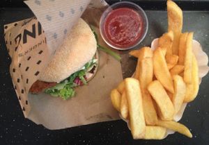 Burger and chips at Swing Kitchen - Schottenfeldgasse in Vienna