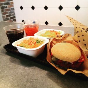 tasty tasty chilli burger with coleslaw at Swing Kitchen - Schottenfeldgasse in Vienna