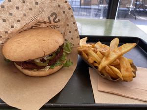 Chilli burger with chips  at Swing Kitchen - Schottenfeldgasse in Vienna