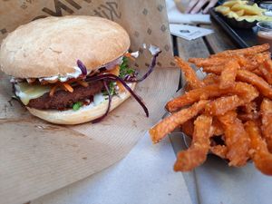 Cheeseburger and sweet potatoe fries at Swing Kitchen - Schottenfeldgasse in Vienna
