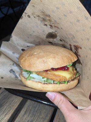 Pink burger at Swing Kitchen - Schottenfeldgasse in Vienna