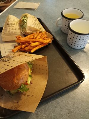 Burger, Fritten und Wraps at Swing Kitchen - Schottenfeldgasse in Vienna