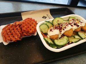 nugget salad and sweet fries at Swing Kitchen - Schottenfeldgasse in Vienna