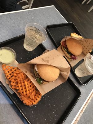 Chili and swing burger  at Swing Kitchen - Schottenfeldgasse in Vienna