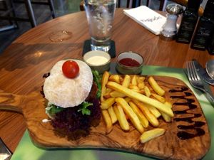 Burger at Tidjoori Restaurant in Dubai