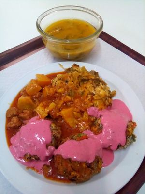 Veganballs with beetroot sauce at Sociedade Portuguesa de Naturalogia in Lisbon