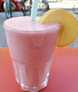 strawberry smoothie at Femtopia in Stockholm