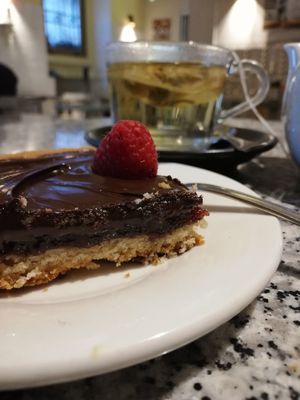 Raspberry and halzenut cake at Bar Pasticceria Rovida in Milan