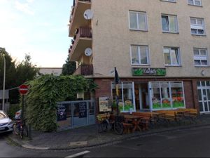 outside at Kaiserhuettn in Bonn