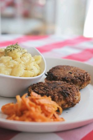 Haferbratlinge with potato and carrot salad at Kaiserhuettn in Bonn