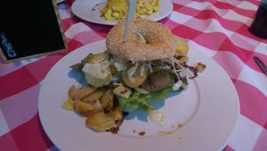 Bayerischer Bratwurst Burger - 7,90 € at Kaiserhuettn in Bonn