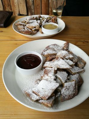 Kaiserschmarrn mit Apfel- und Pflaumenmus at Kaiserhuettn in Bonn