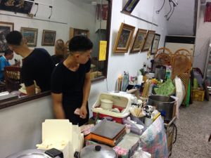 Waiter at Rén Hé SùShí 人和素食 in Hengchun