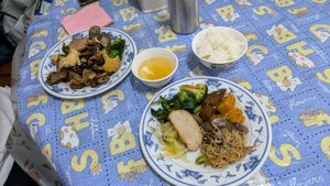 Veggie buffet at Rén Hé SùShí 人和素食 in Hengchun