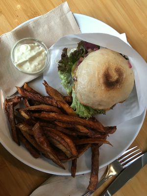 Sweet potato fries and Asia burger at Sol in Konstanz