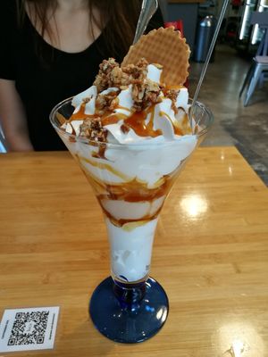 Nuss Eisbecher at Sol in Konstanz