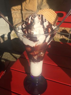vegan chocolate ice cream sundae at Sol in Konstanz