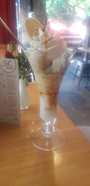 Hazelnut and caramel ice cream at Sol in Konstanz