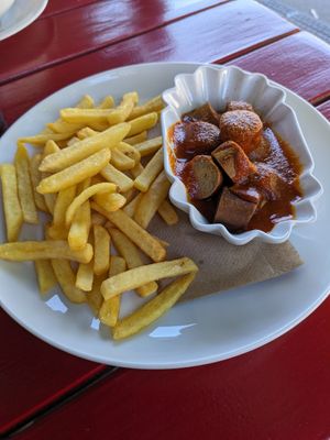 Currywurst (Seitan) mit Pommes at Sol in Konstanz